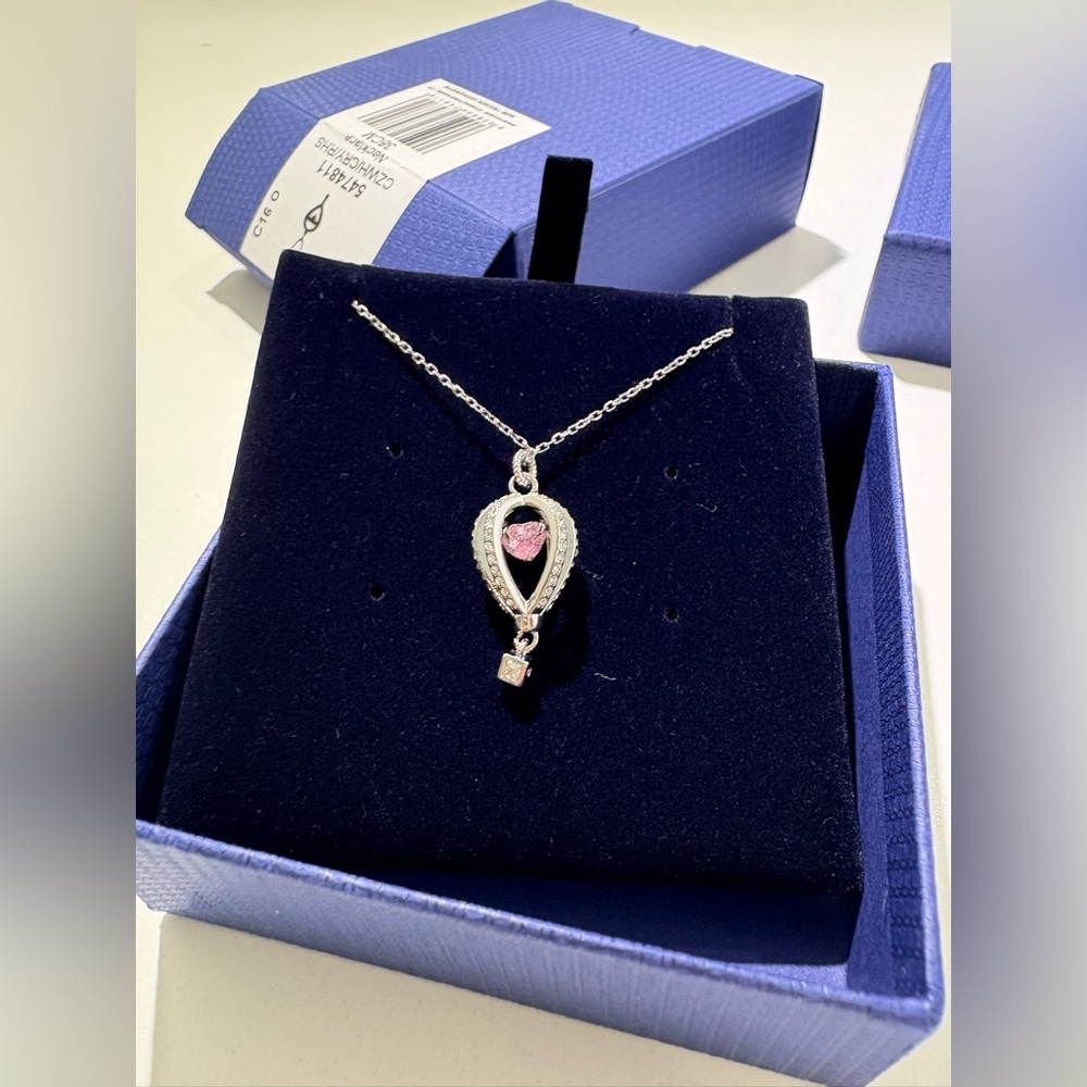 Swarovski into the sky Necklace - Picture 7 of 9